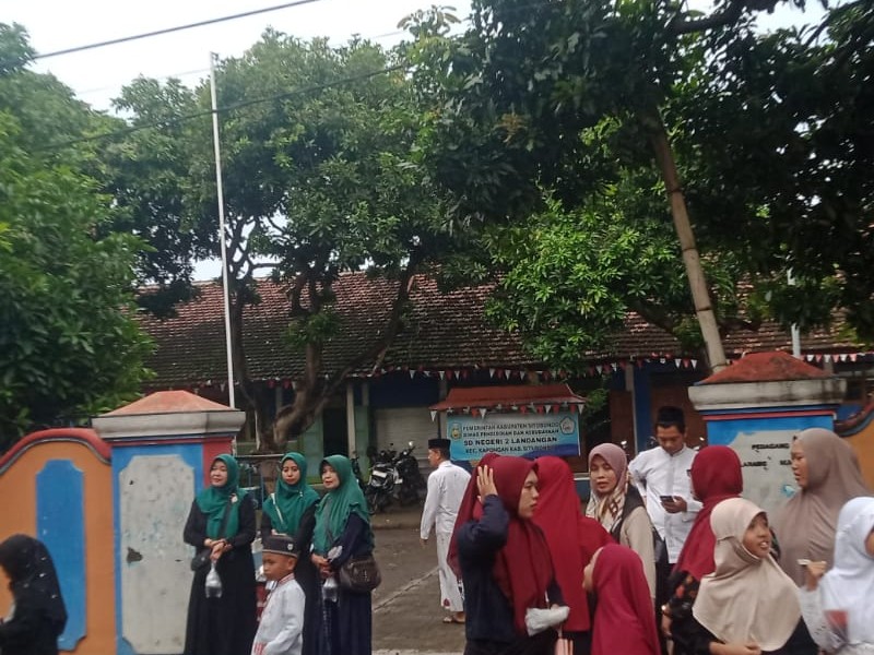 SD Negeri 2 Landangan Bagikan 500 Takjil